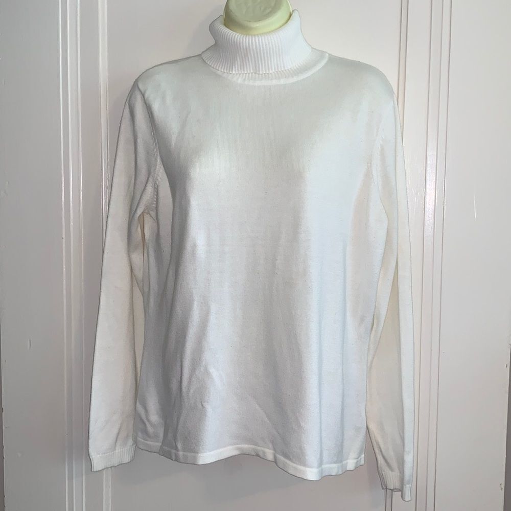 Yarnworks cream colored turtleneck sweater‎